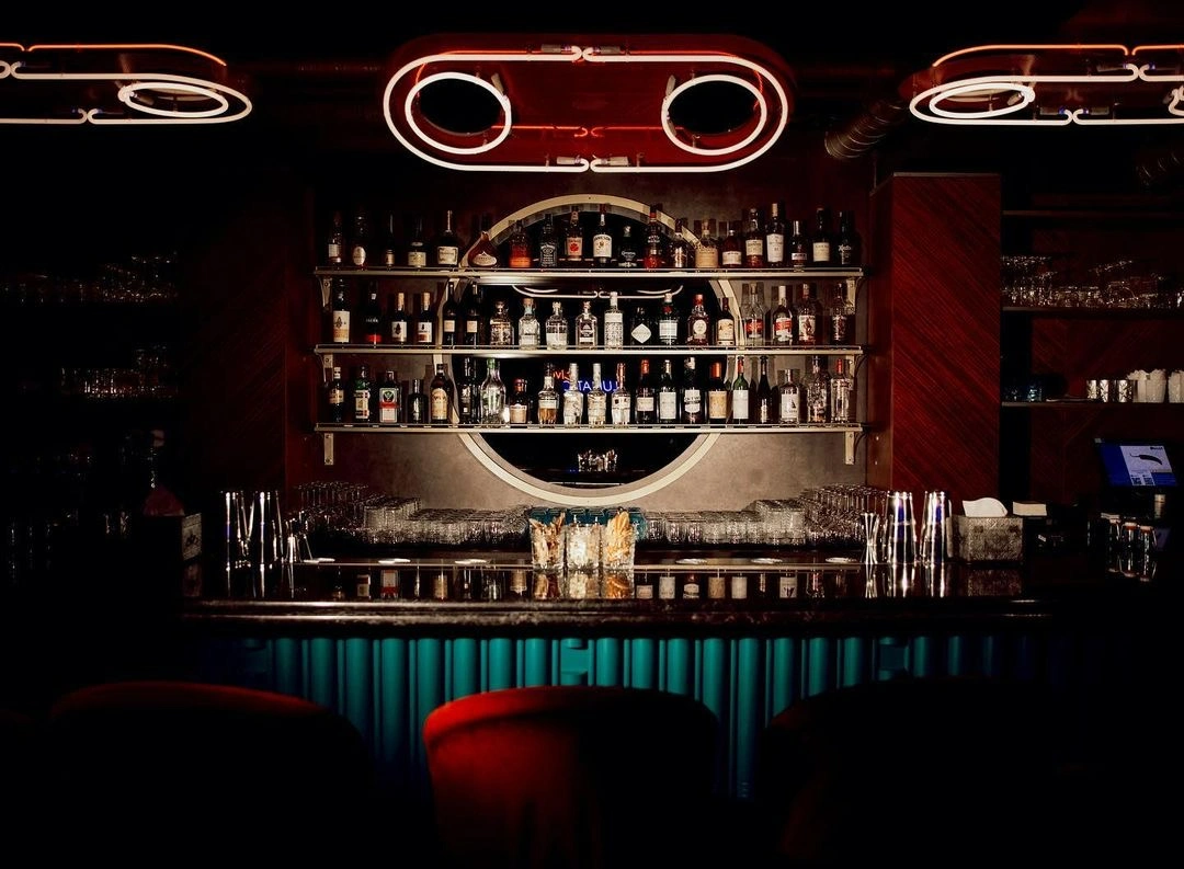 Helios Voyage bar terület